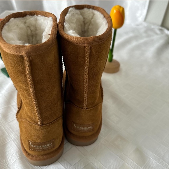 KOOLABURRA BY UGG • BOOTS
Size US 6 • Excellent - Picture 3 of 4